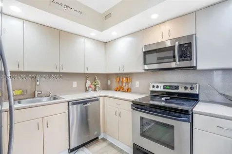 5600 Collins Avenue Miami Beach FL 33140