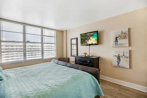 5600 Collins Avenue Miami Beach FL 33140