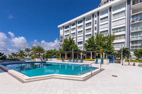 5600 Collins Avenue Miami Beach FL 33140