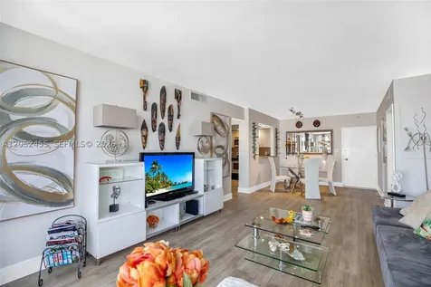 5600 Collins Avenue Miami Beach FL 33140