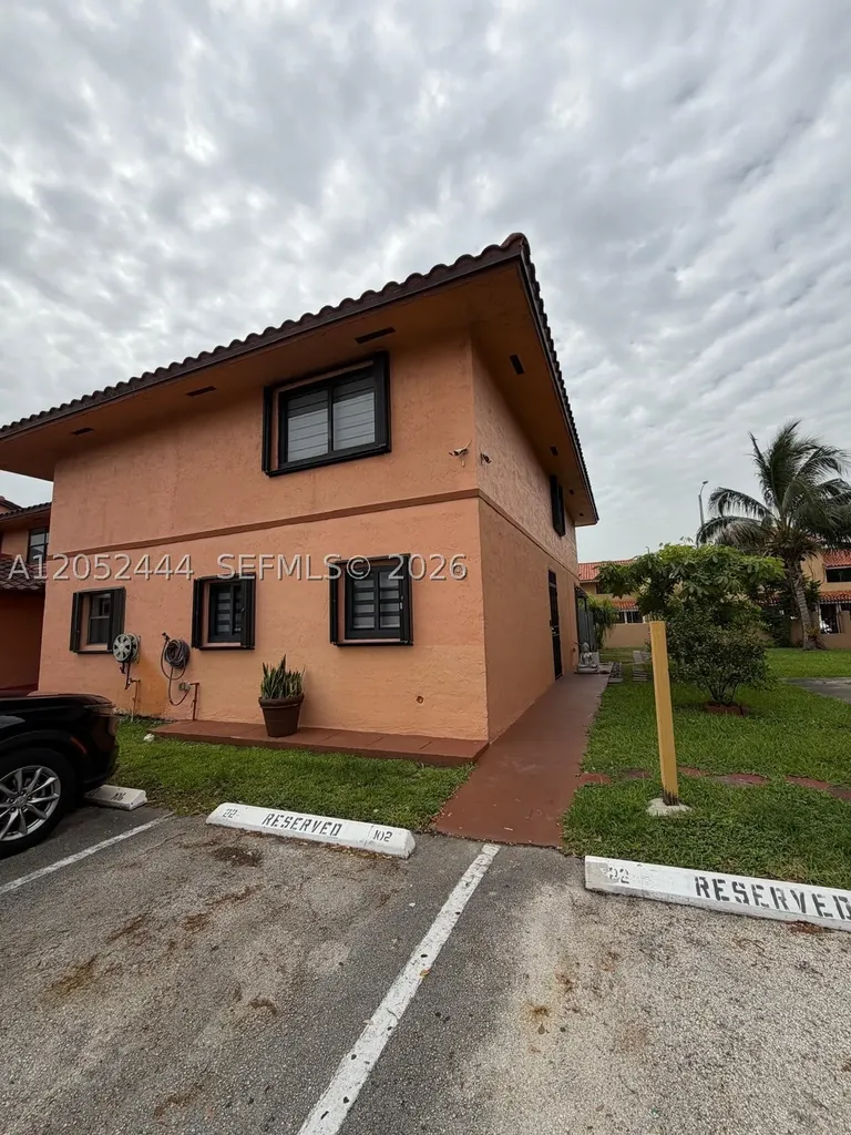 2760 W 63rd Place Hialeah FL 33016