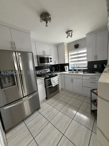2760 W 63rd Place Hialeah FL 33016