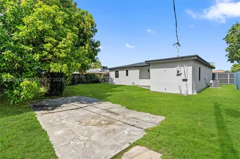 1001 SW 72nd Court Miami FL 33144