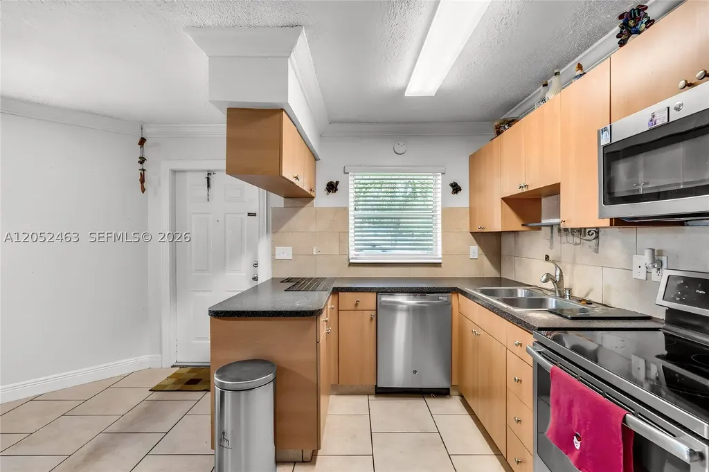 5829 Taylor Street Hollywood FL 33021