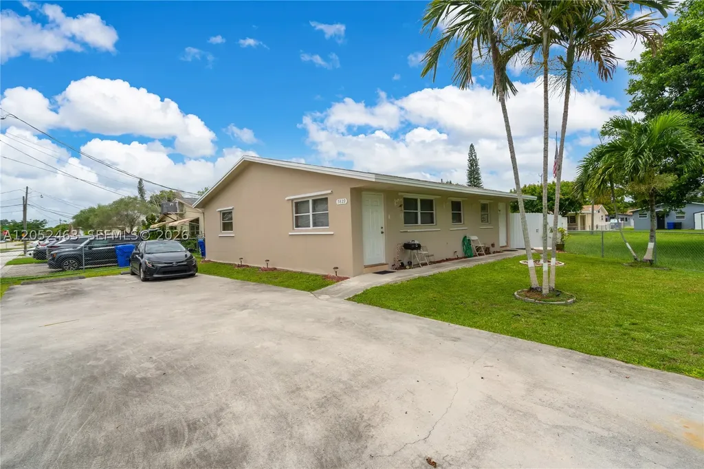 5829 Taylor Street Hollywood FL 33021