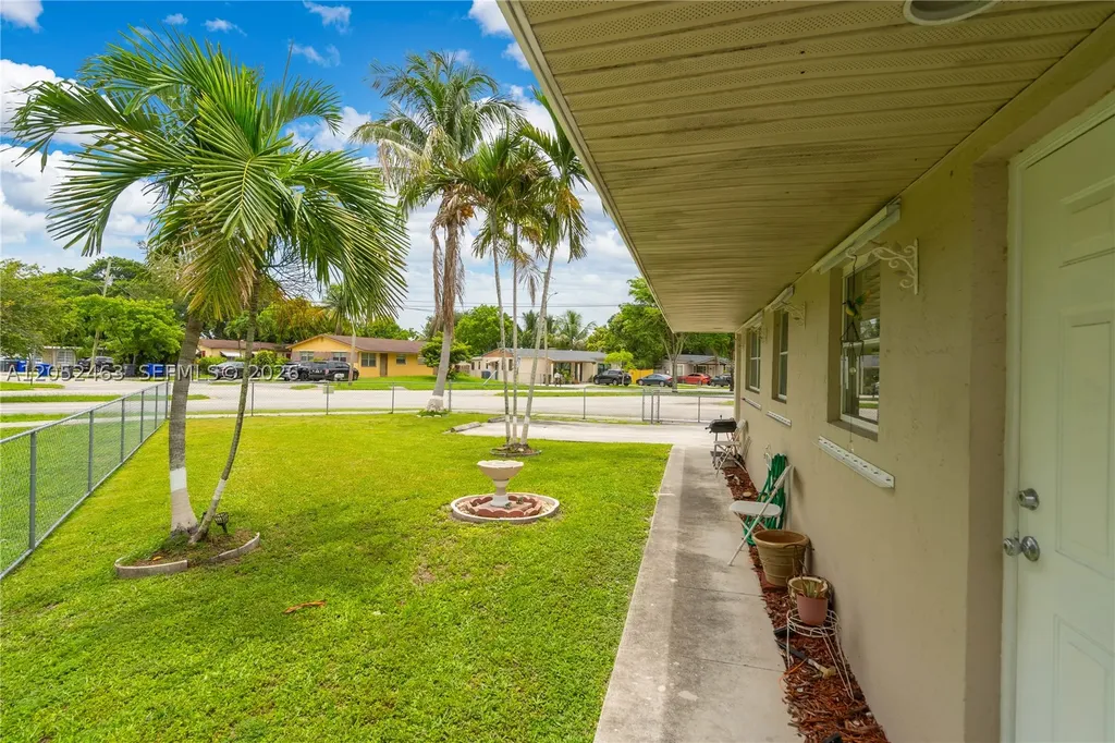 5829 Taylor Street Hollywood FL 33021