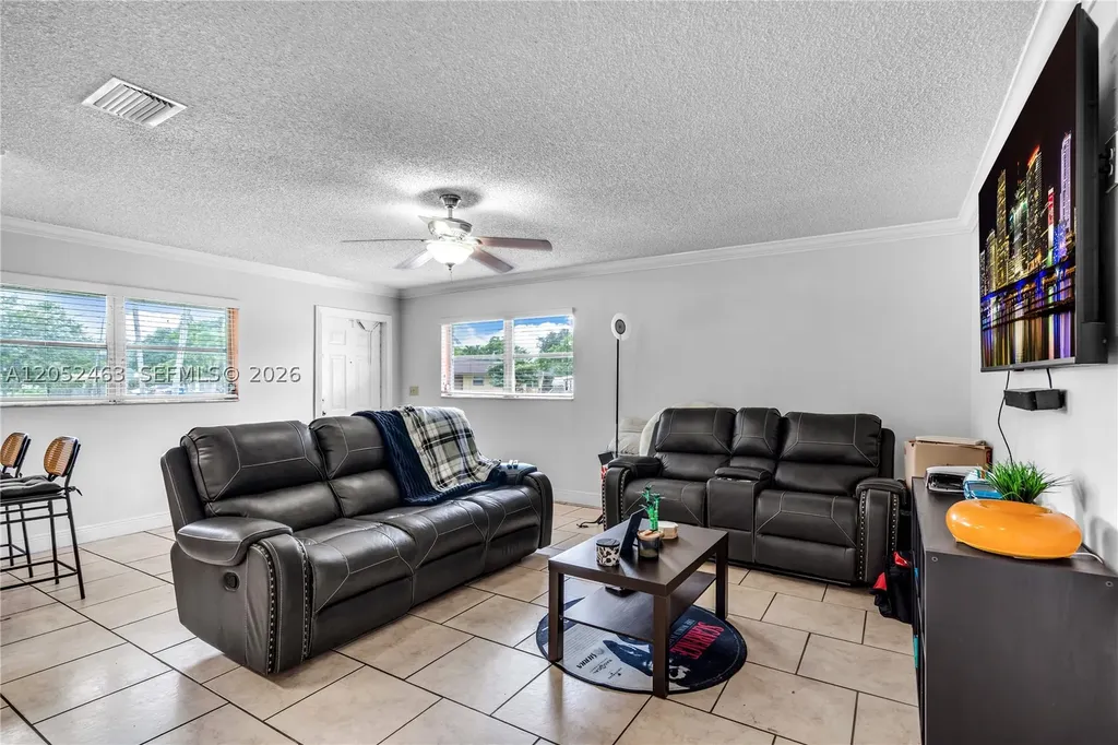 5829 Taylor Street Hollywood FL 33021