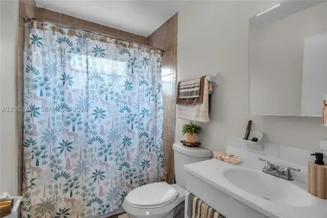 5829 Taylor Street Hollywood FL 33021