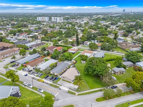 5829 Taylor Street Hollywood FL 33021