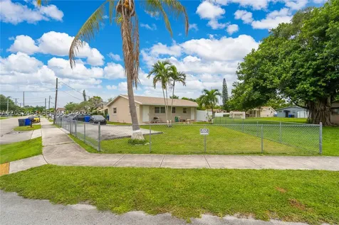 5829 Taylor Street Hollywood FL 33021
