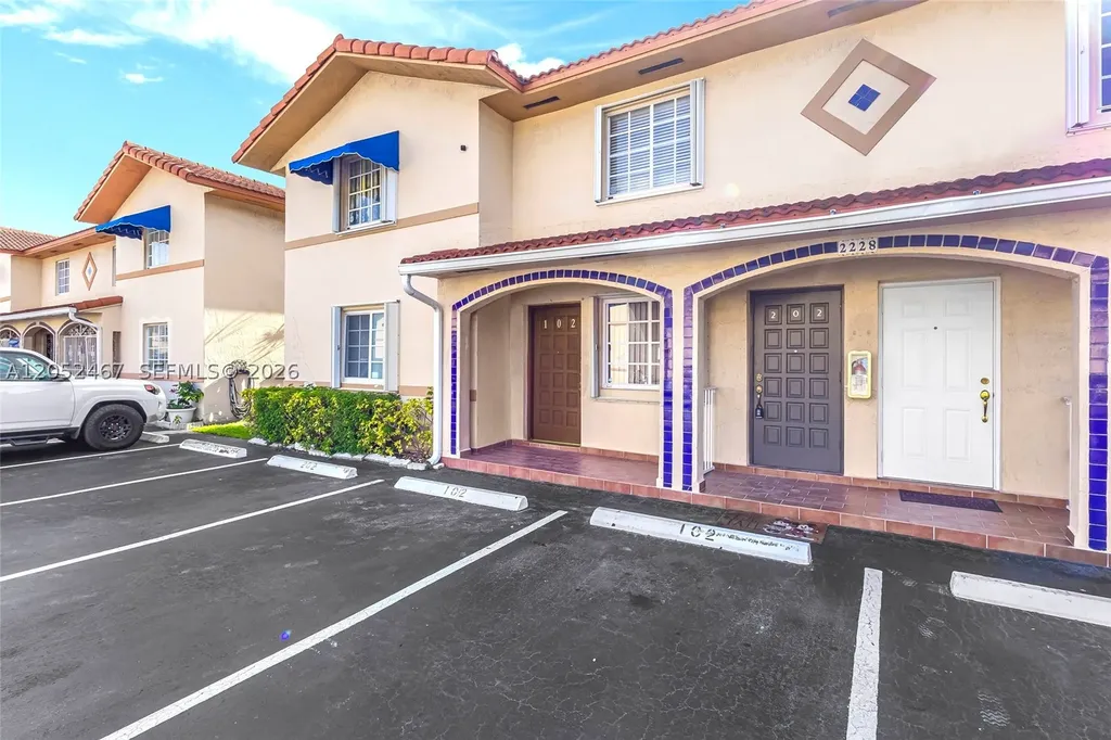 2228 W 74th Street Hialeah FL 33016