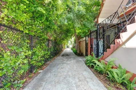 542 NW 8th Street Miami FL 33136