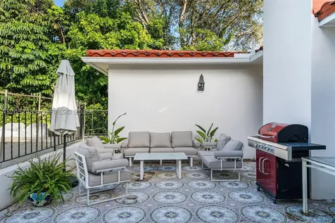 935 NE 72nd Terrace Miami FL 33138