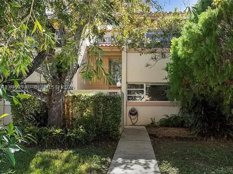 14293 Kendale Lakes Circle Miami FL 33183