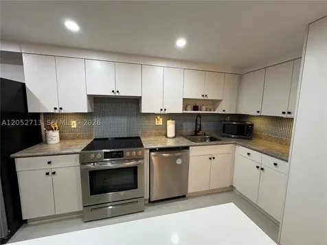 14293 Kendale Lakes Circle Miami FL 33183