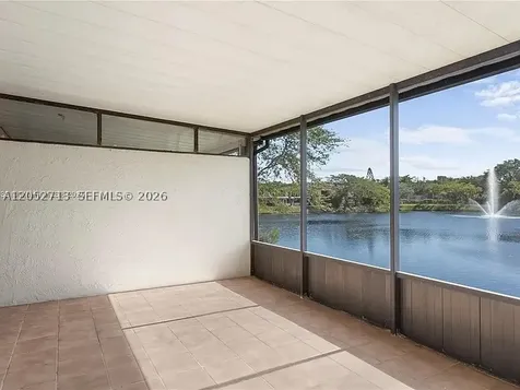 14293 Kendale Lakes Circle Miami FL 33183