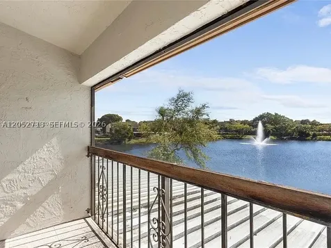 14293 Kendale Lakes Circle Miami FL 33183