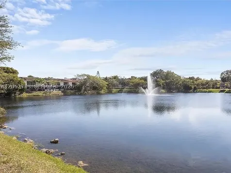 14293 Kendale Lakes Circle Miami FL 33183
