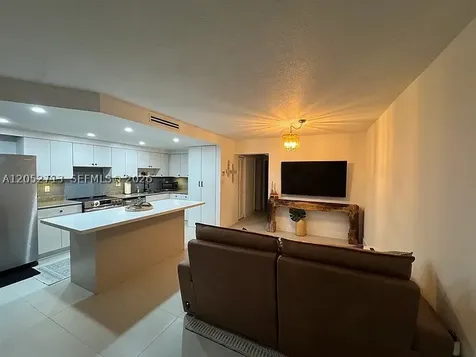 14293 Kendale Lakes Circle Miami FL 33183