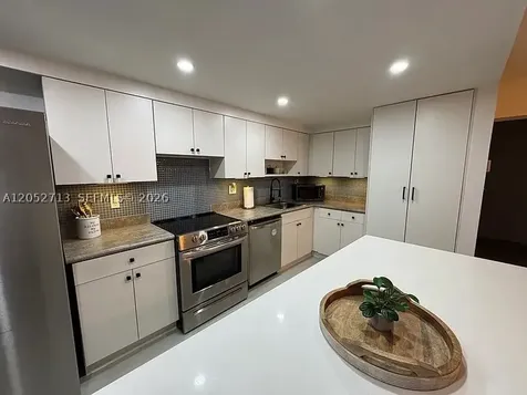 14293 Kendale Lakes Circle Miami FL 33183