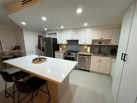 14293 Kendale Lakes Circle Miami FL 33183