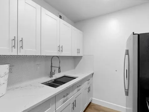 230 SW 11th Avenue Hallandale Beach FL 33009