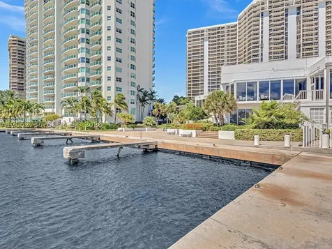 20281 E Country Club Drive Aventura FL 33180
