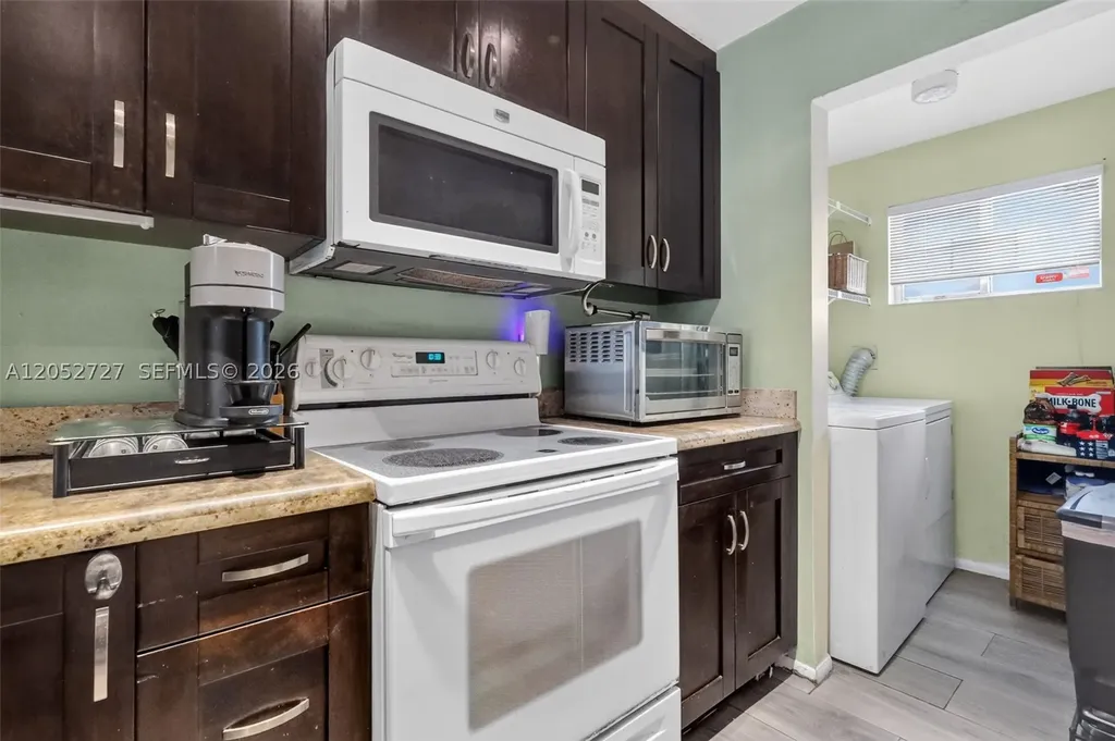 2377 N 37th Avenue Hollywood FL 33021