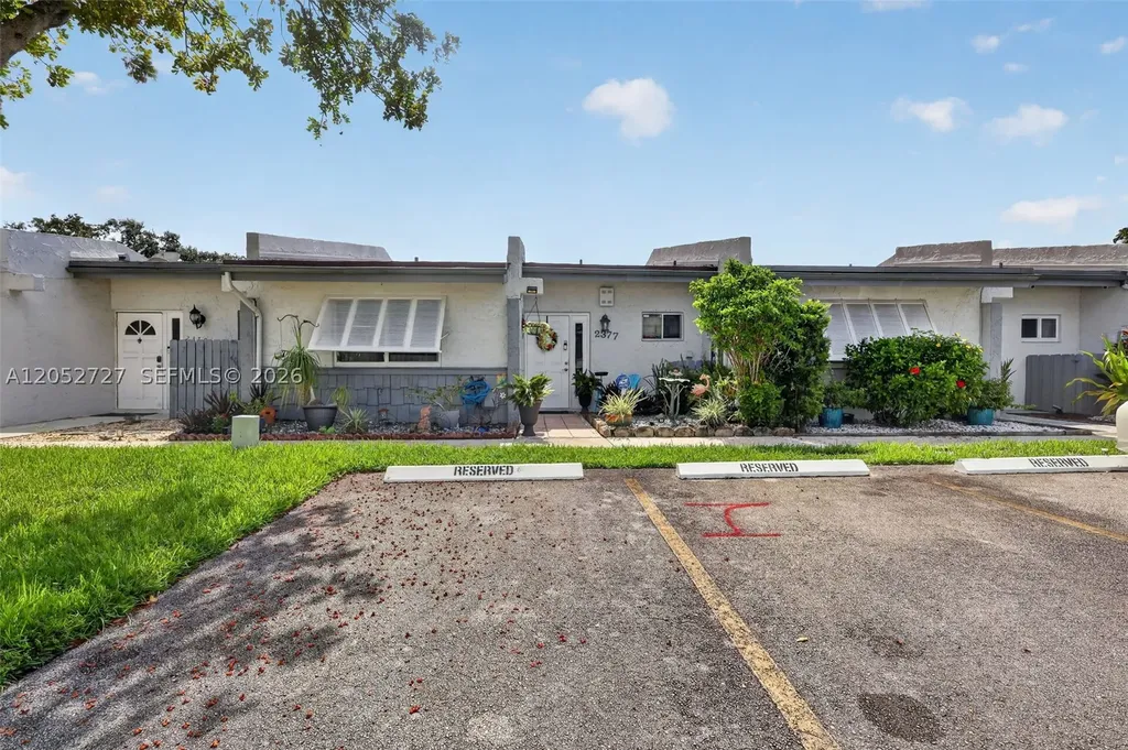 2377 N 37th Avenue Hollywood FL 33021