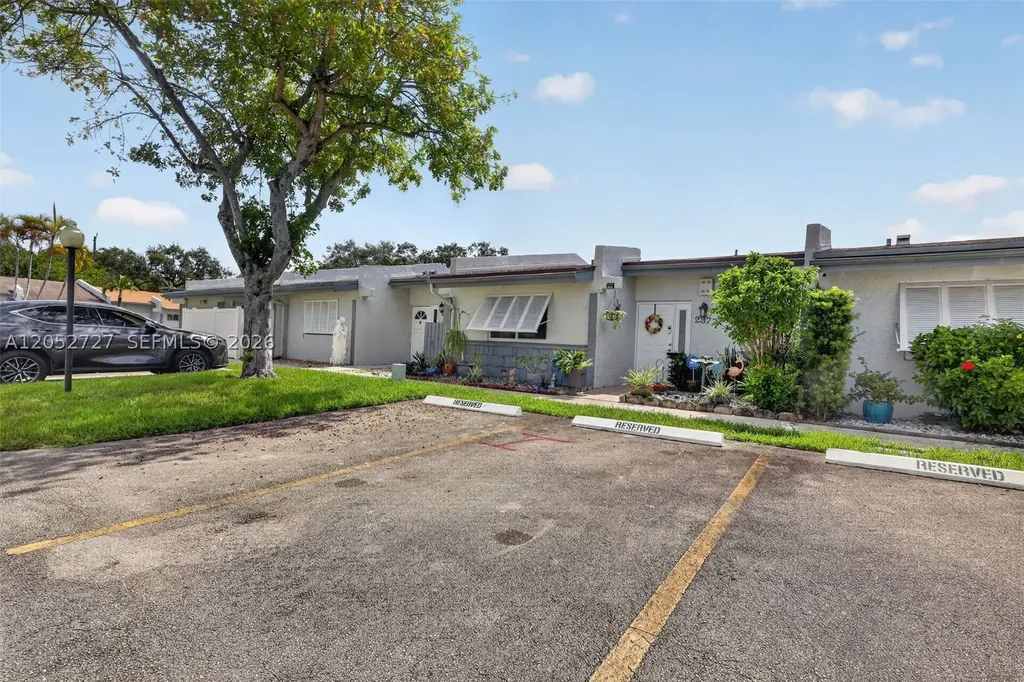 2377 N 37th Avenue Hollywood FL 33021