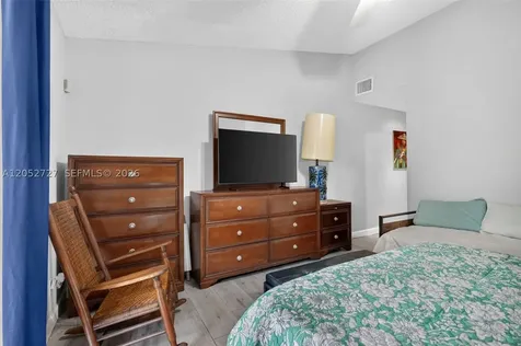 2377 N 37th Avenue Hollywood FL 33021