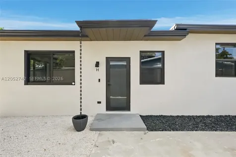 1861 NW 27th Street Miami FL 33142