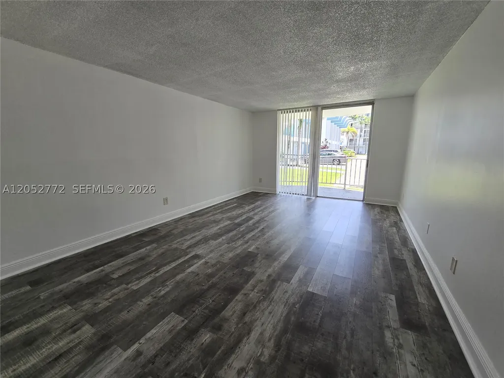 484 NW 165th St Road Miami FL 33169