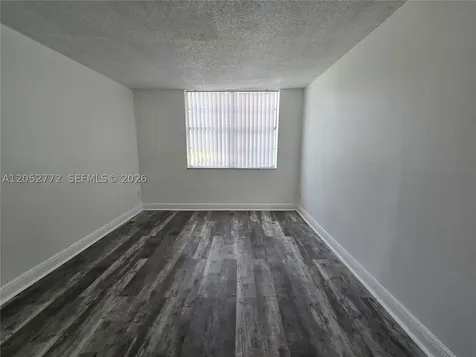 484 NW 165th St Road Miami FL 33169