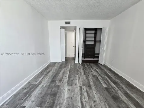 484 NW 165th St Road Miami FL 33169