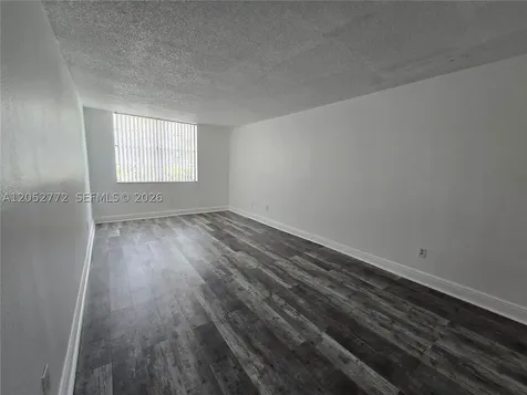 484 NW 165th St Road Miami FL 33169