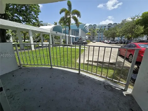 484 NW 165th St Road Miami FL 33169