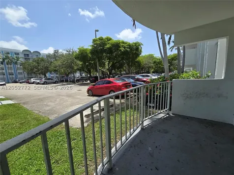 484 NW 165th St Road Miami FL 33169