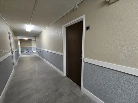484 NW 165th St Road Miami FL 33169