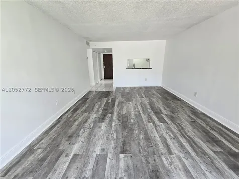 484 NW 165th St Road Miami FL 33169