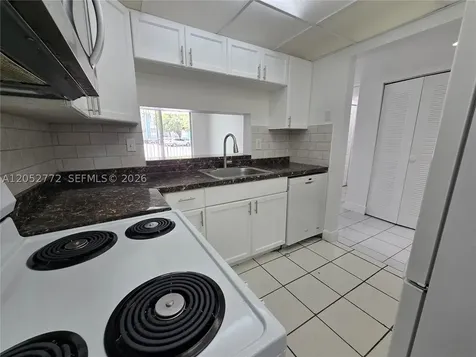 484 NW 165th St Road Miami FL 33169