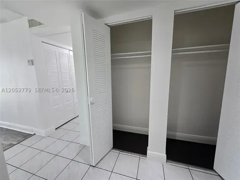 484 NW 165th St Road Miami FL 33169
