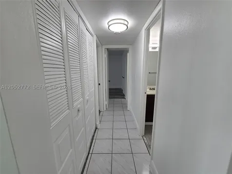 484 NW 165th St Road Miami FL 33169