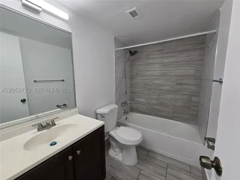 484 NW 165th St Road Miami FL 33169