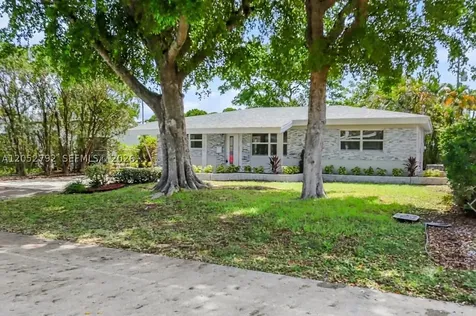 4730 NE 2nd Avenue Oakland Park FL 33334