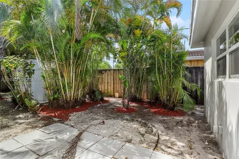 4730 NE 2nd Avenue Oakland Park FL 33334