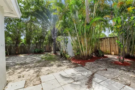 4730 NE 2nd Avenue Oakland Park FL 33334
