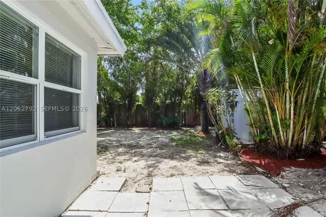 4730 NE 2nd Avenue Oakland Park FL 33334