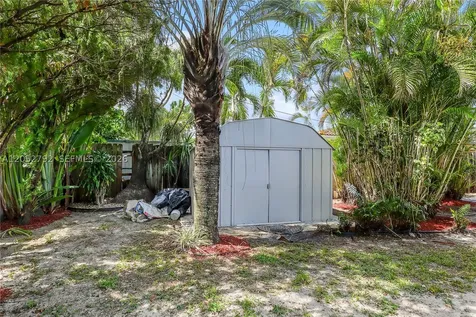 4730 NE 2nd Avenue Oakland Park FL 33334