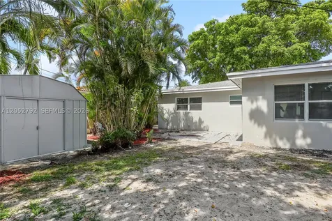 4730 NE 2nd Avenue Oakland Park FL 33334